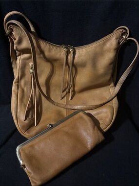 Hobo Merrin Convertible Backpack+Lauren clutch-wallet in a natural tan leather